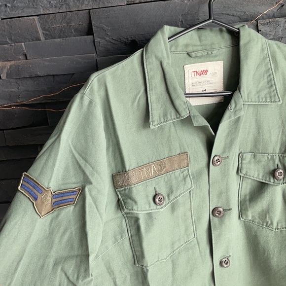 Aritzia TNA Button-Up shirt - Picture 3 of 4